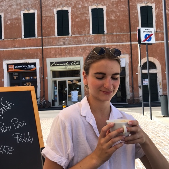 Meet your Posher, Bri - Picture 1 of 1